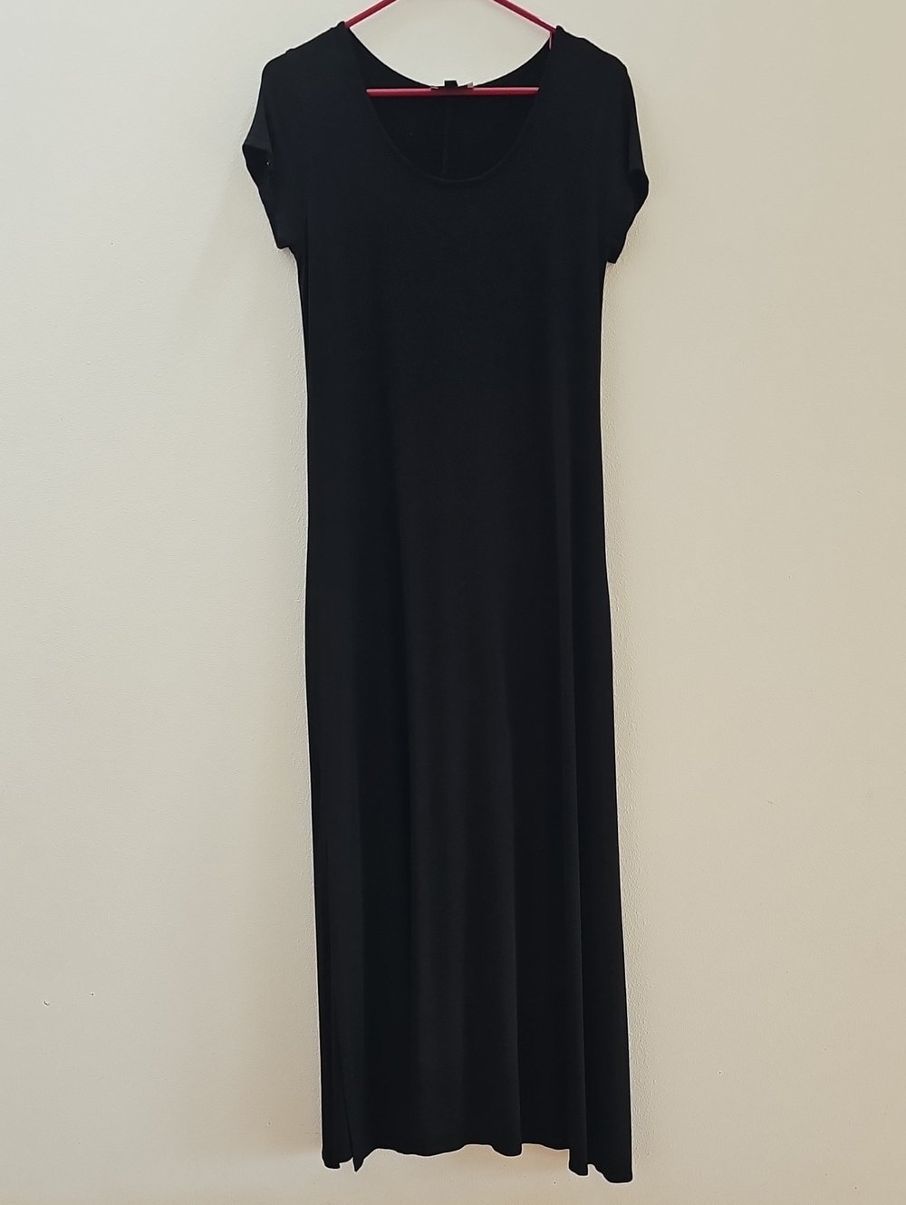 Women's Black Short-Sleeve Maxi Dress - Sleek Everyday Staple